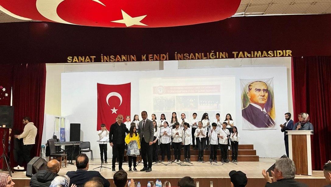 Mehmet Akif Ortaokulu Ögrencileri, TÜRKİYEM'DEN 7 DİL 7 ŞARKI adlı muhteşem bir konser verdi.