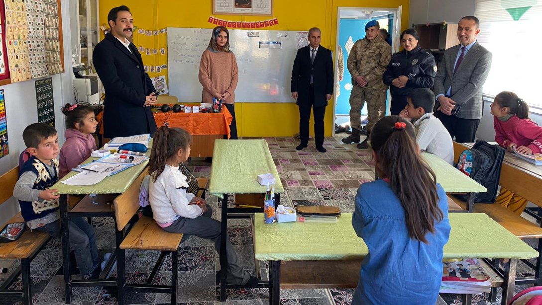 Kaymakam Bey'in ve İlçe Milli Eğitim Müdürümüzün Köy Okulları Ziyareti