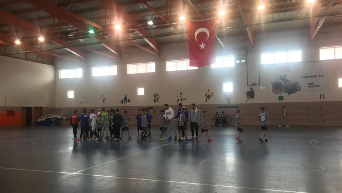 İlçe Genelinde Ortaokullar Arası Futsal Turnuvası Düzenlendi.