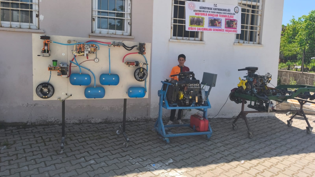 Güroymak Mesleki ve Teknik Anadolu Lisesi'nde Yıl Sonu Sergisi Düzenlendi